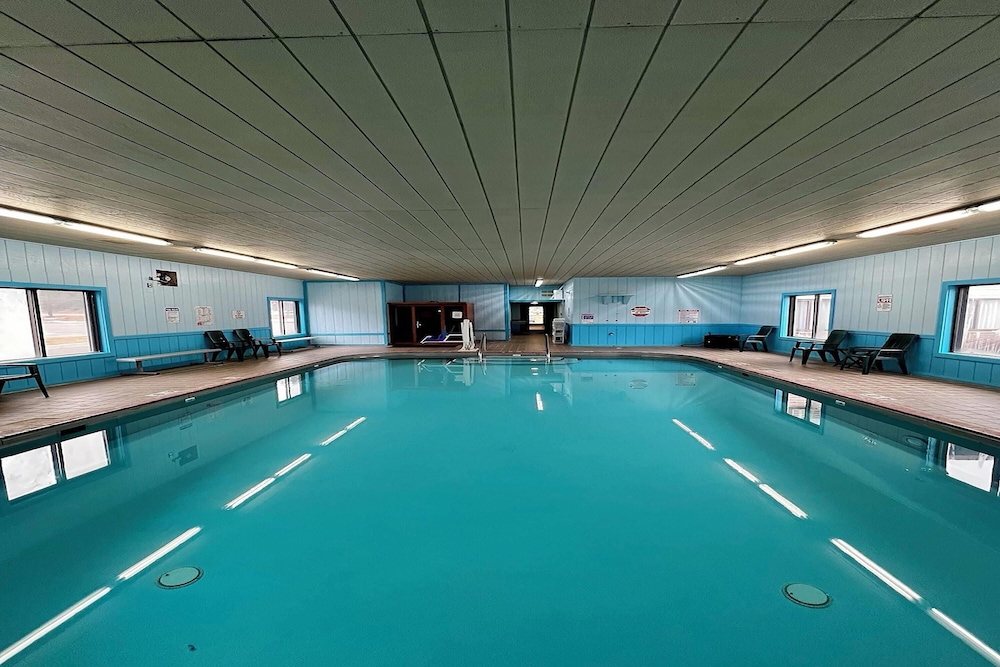 Travelodge by Wyndham Ishpeming/Marquette 32/49
