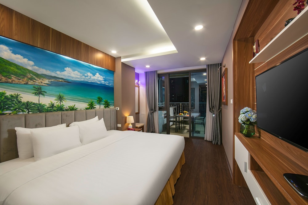 PRESIDENTIAL, DOUBLE OR TWIN BED, CITY VIEW, BALCONY