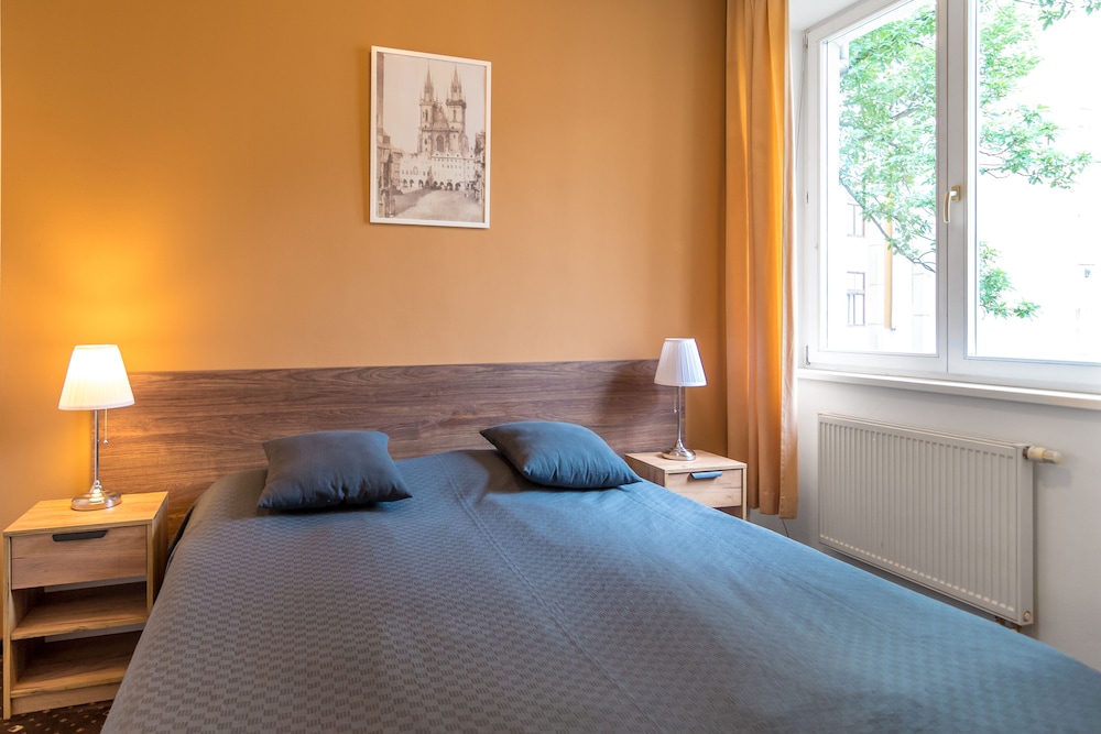 Standard, Queen Bed, Sofa