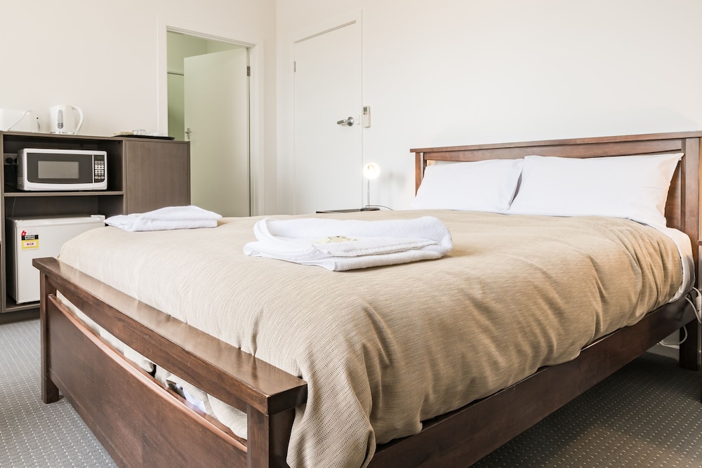 SOMERSET HOTEL 16/39
