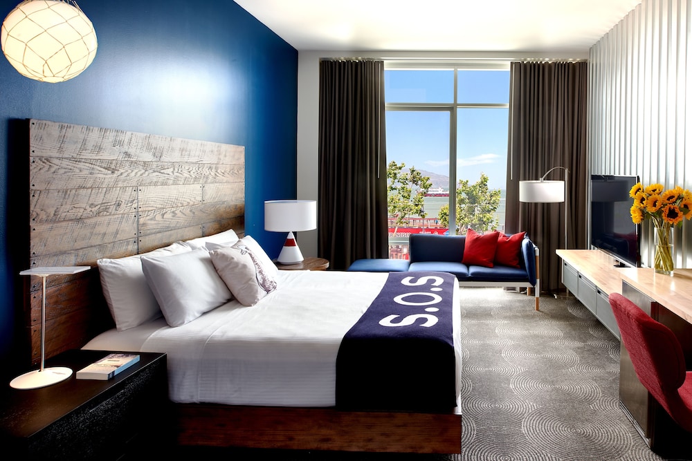 PREMIUM, KING BED, WATER FRONT