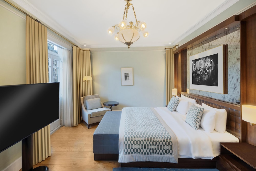 ROOM, KING BED