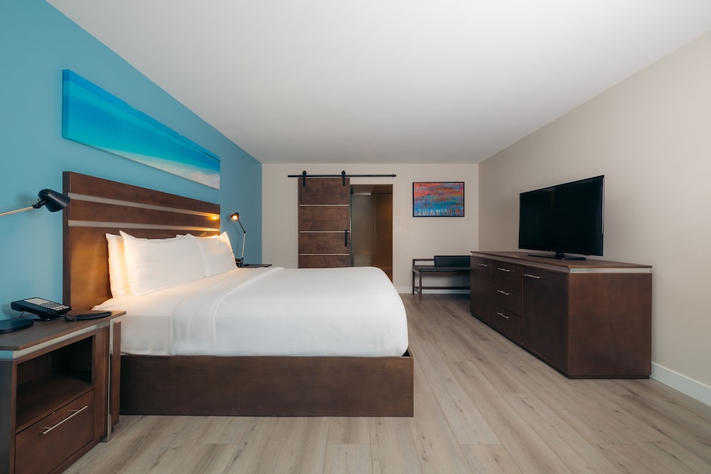1 BEDROOM, SUITE, KING BED
