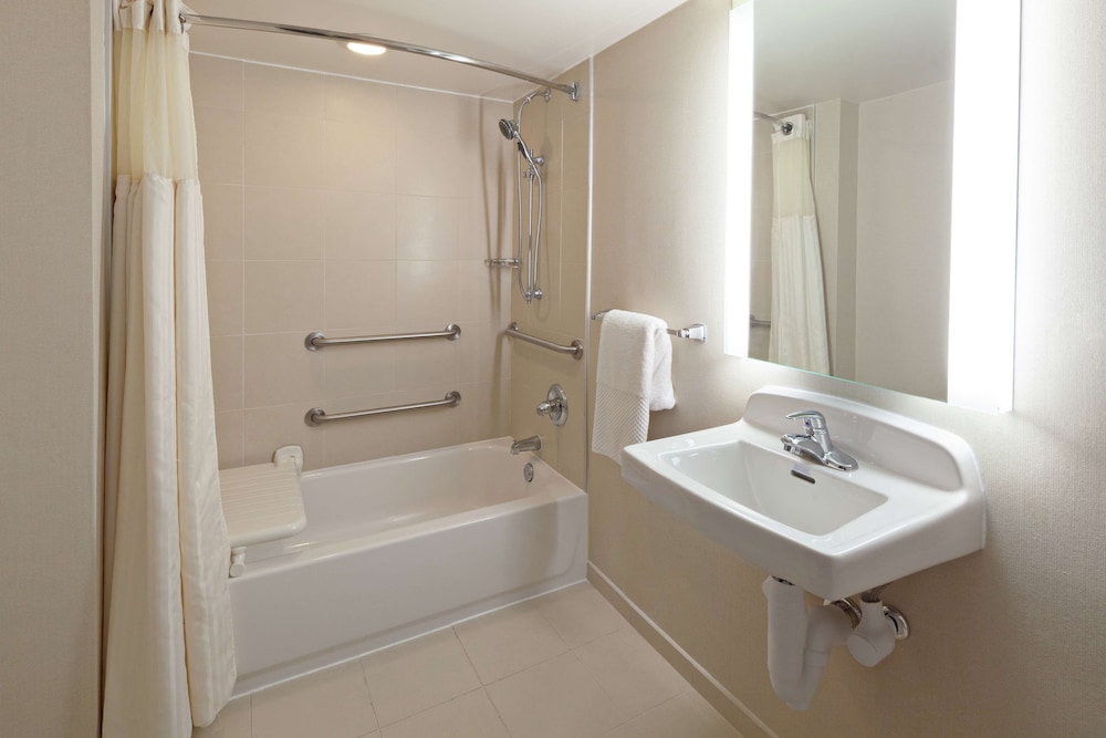Doubletree By Hilton New Orleans Airport 14/58