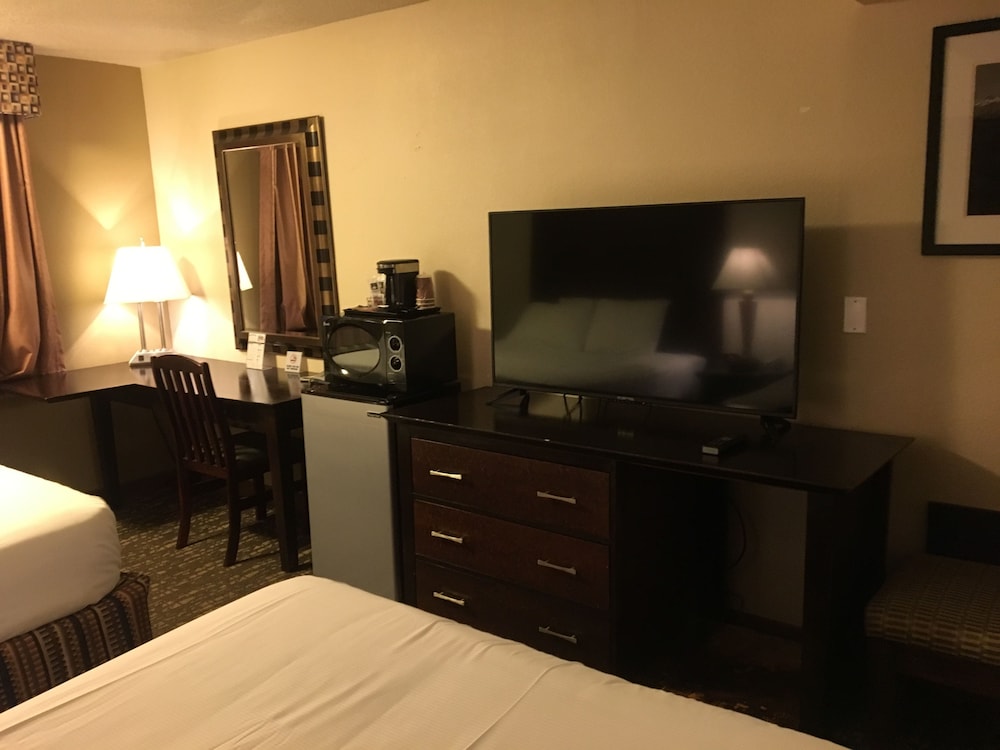 District Hotel 37/50