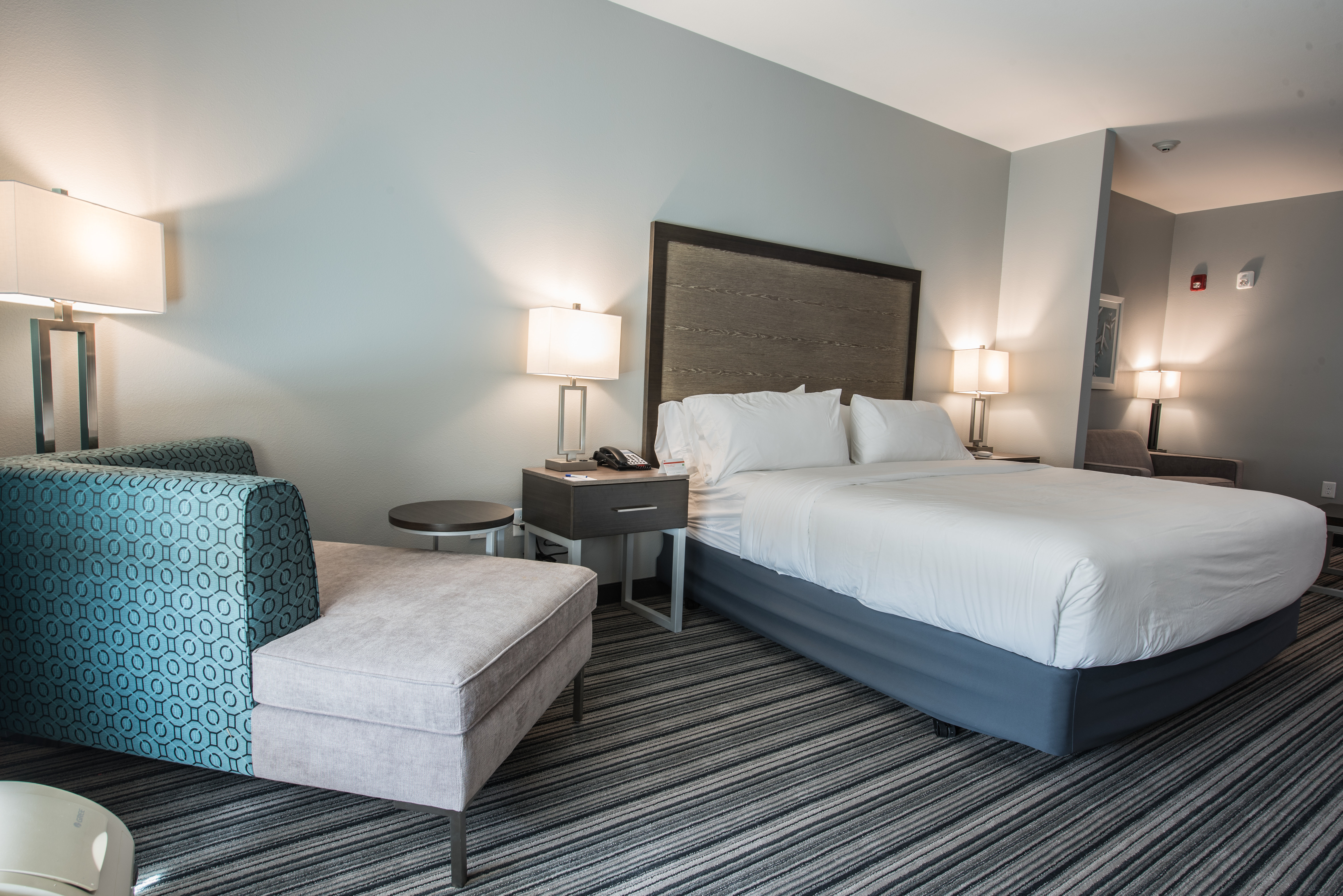 Holiday Inn Express Suites Houston Se Airport Area 23/71
