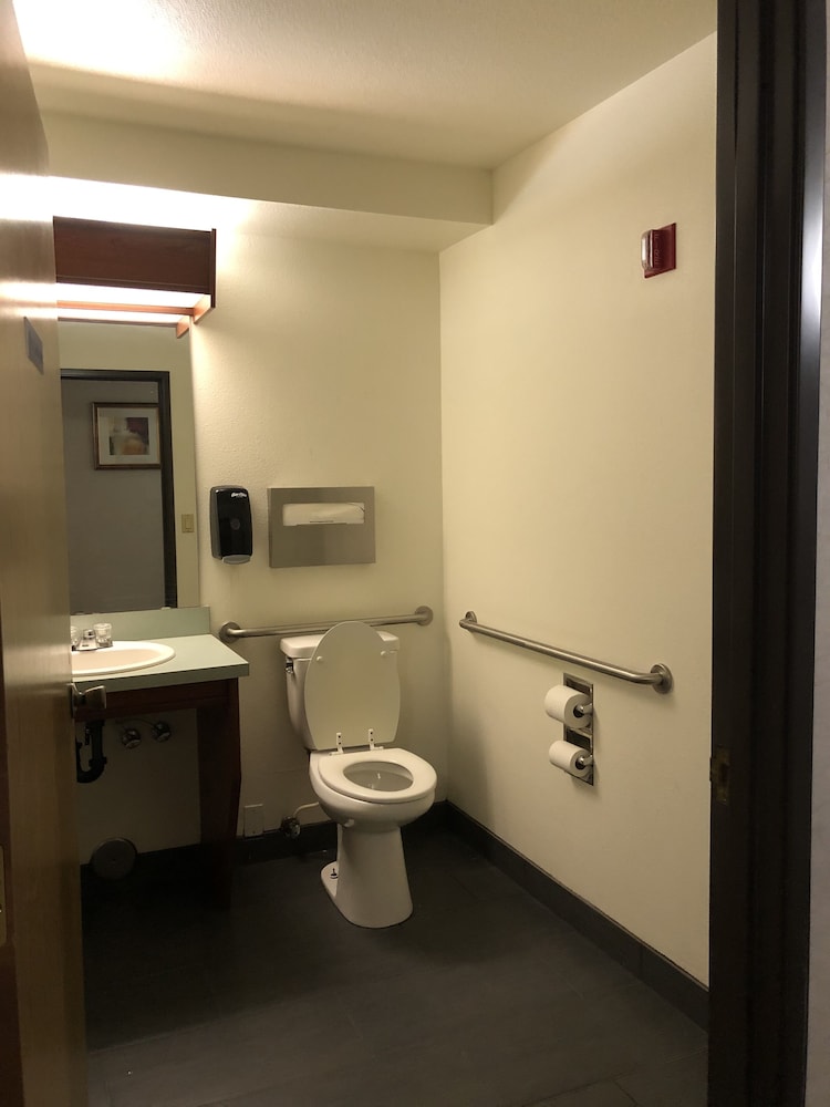 Americas Best Value Inn & Suites Forest Grove Hillsboro 16/34