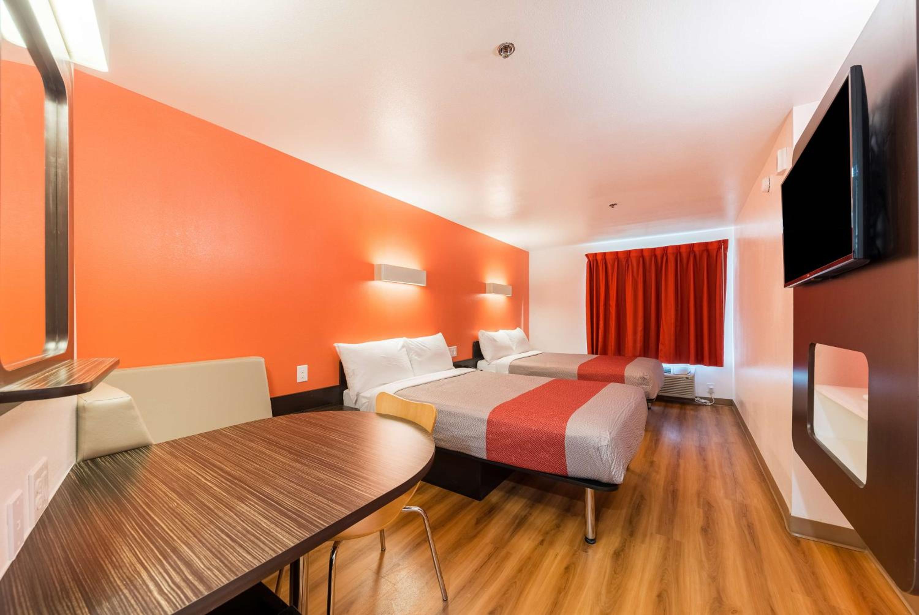 ROOM, QUADRUPLE