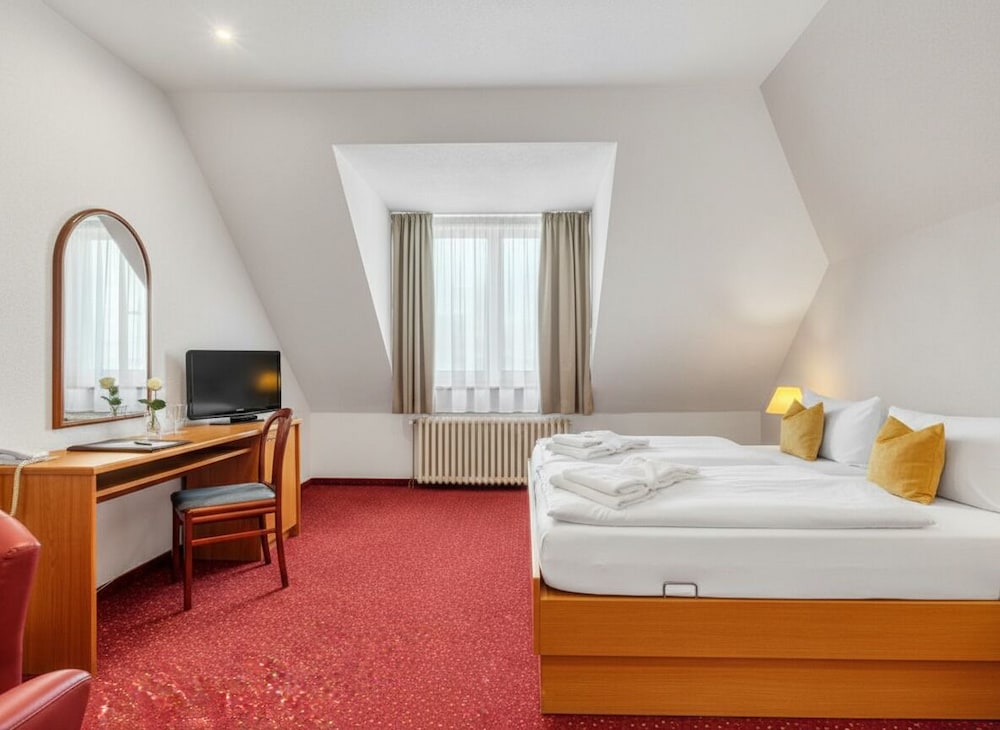 Lazensky hotel Pyramida I 42/90