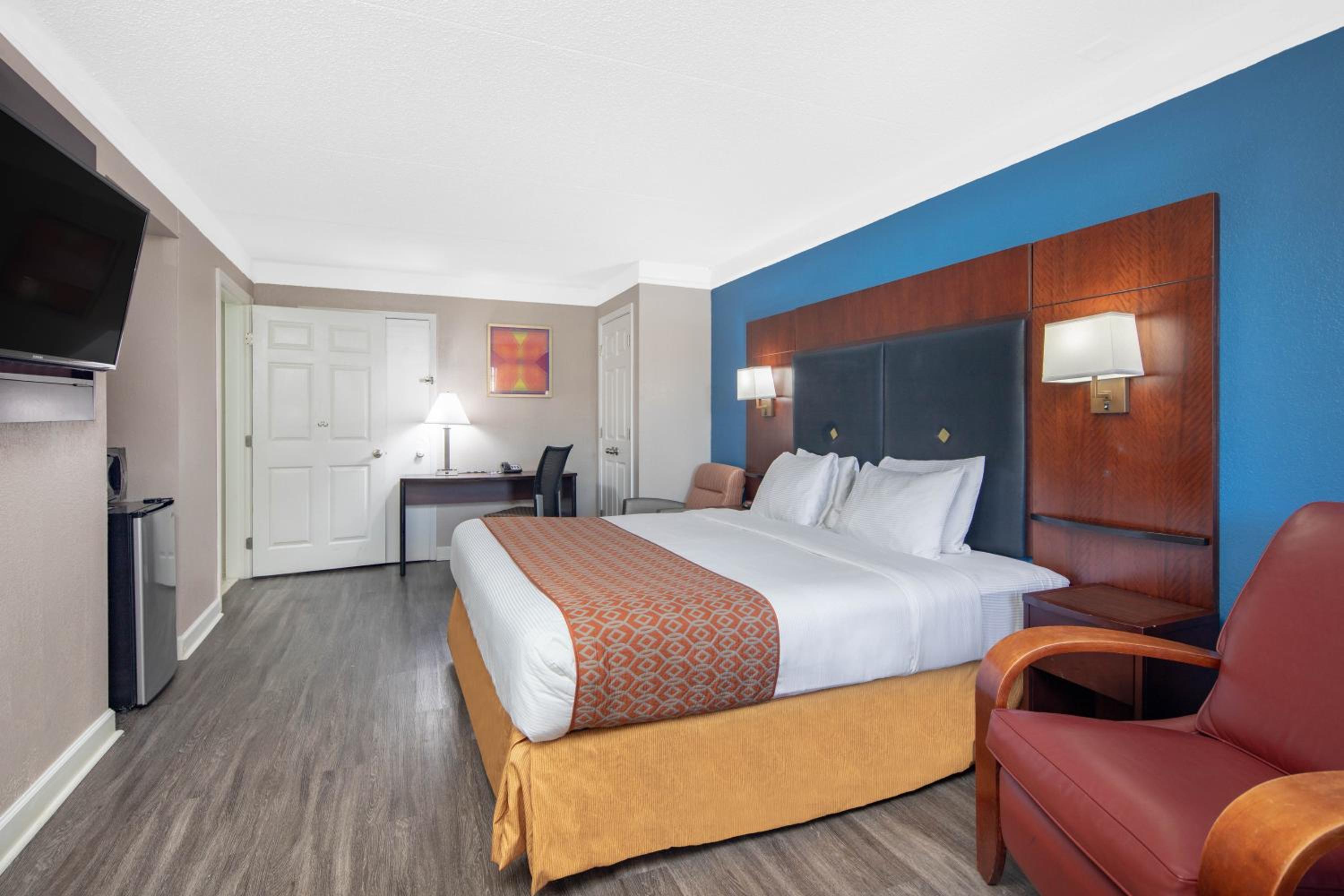 ROOM, KING BED