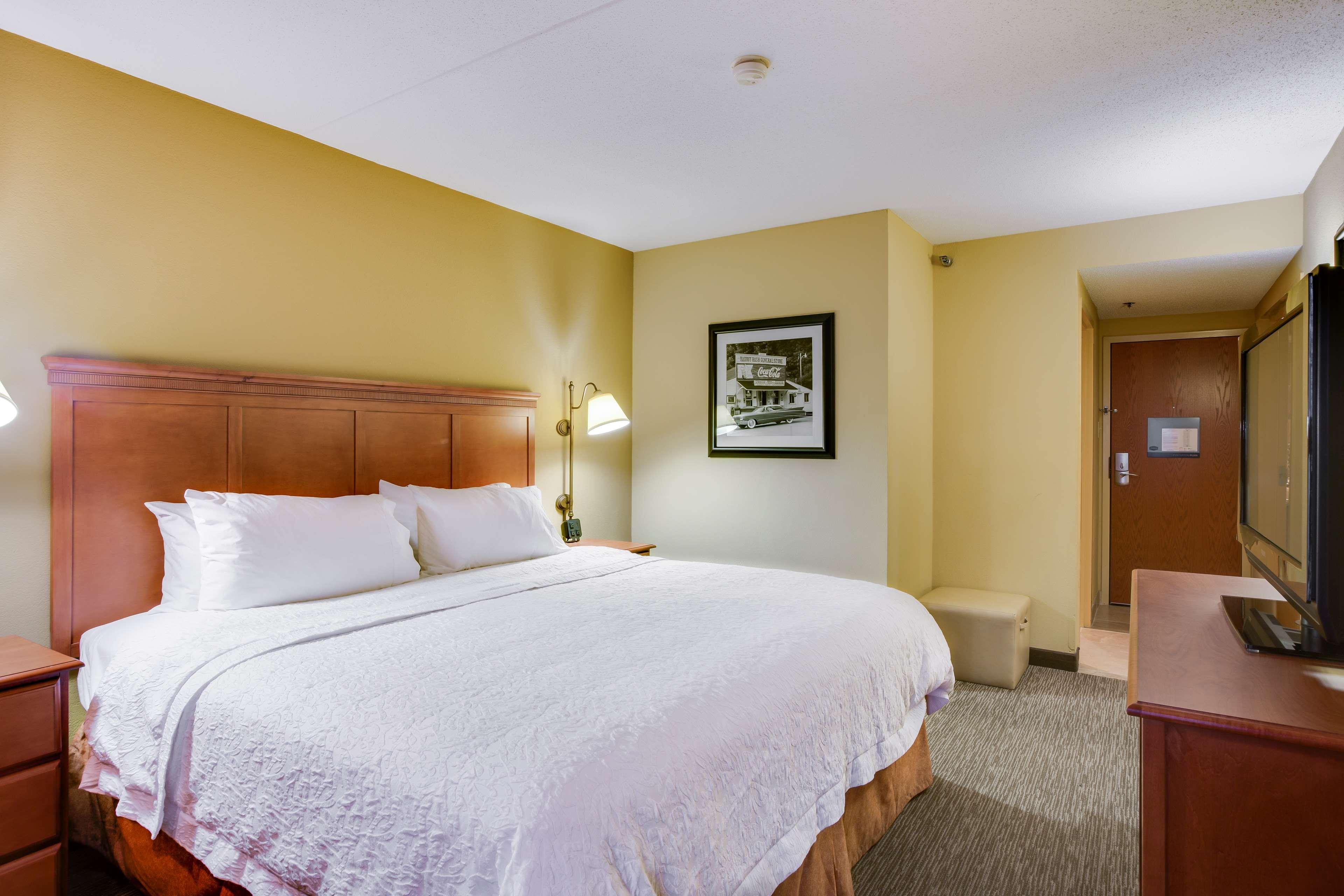 ROOM, KING BED