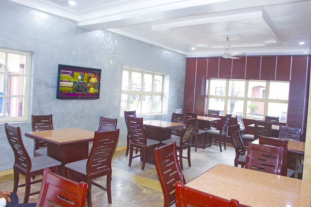 EMROSY HOTELS AND SUITES 38/50