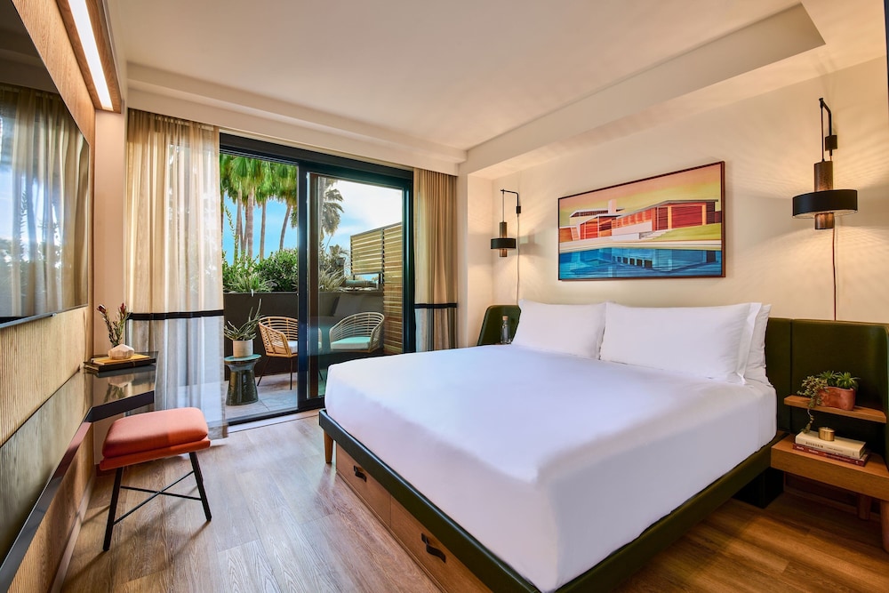 HOLLYWOOD VOLUME, a Tribute Portfolio Hotel 6/50