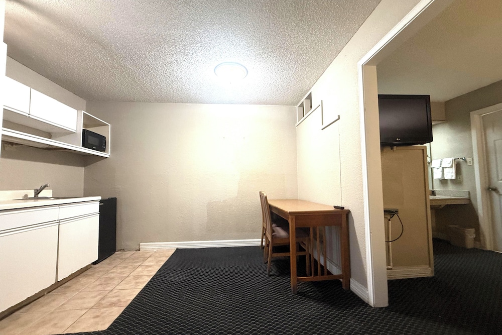 Homegate Studios & Suites San Antonio Medical Center I-10 12/49