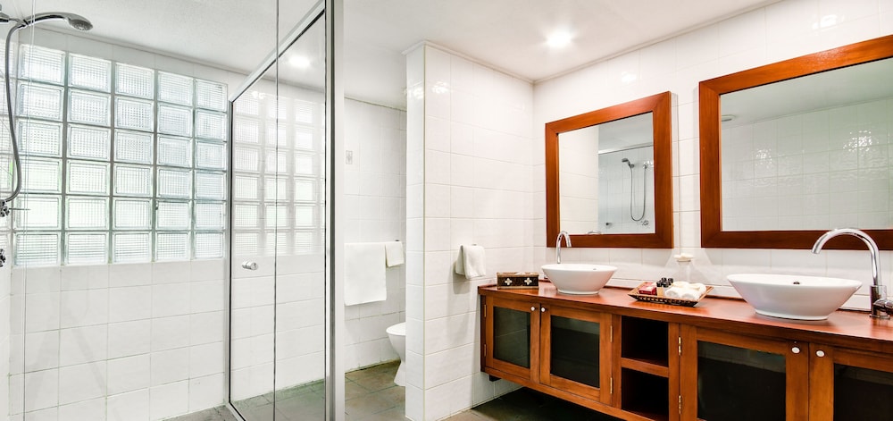 EXECUTIVE, SUITE