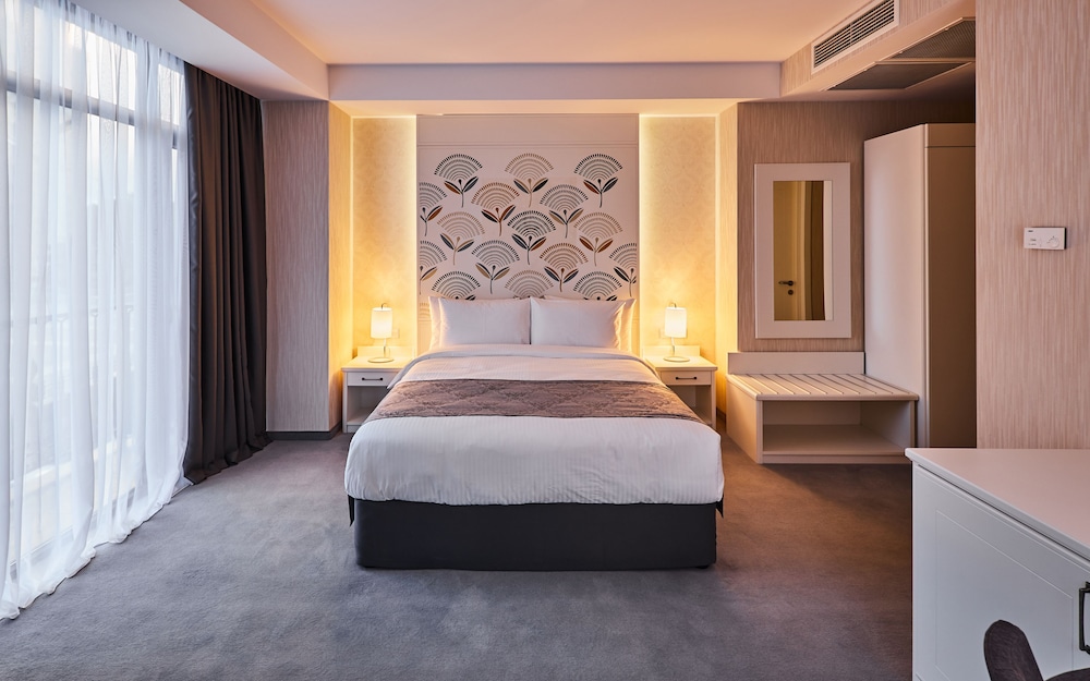 DELUXE, DOUBLE BED