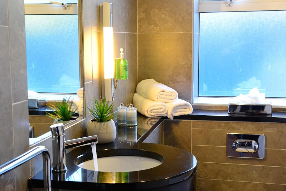 Treacys Hotel Enniscorthy 33/63
