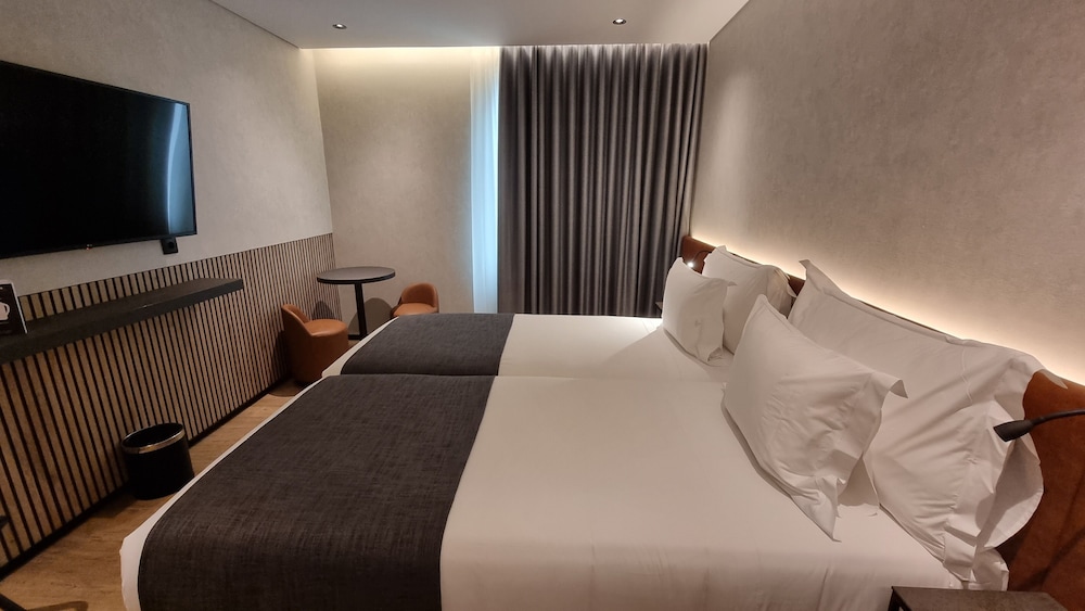 EXCLUSIVE, TWIN BEDS, ACCESSIBLE