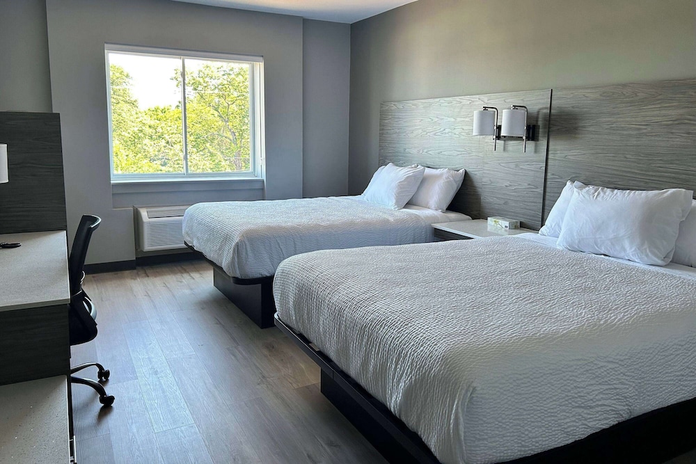 Days Inn & Suites by Wyndham Summerside 11/35