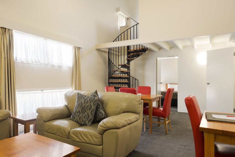 The Old Woolstore Apartment Hotel 48/63