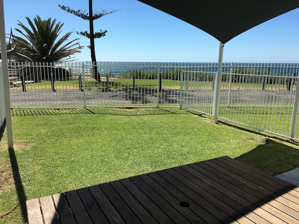 Ocean Front Motel 34/59