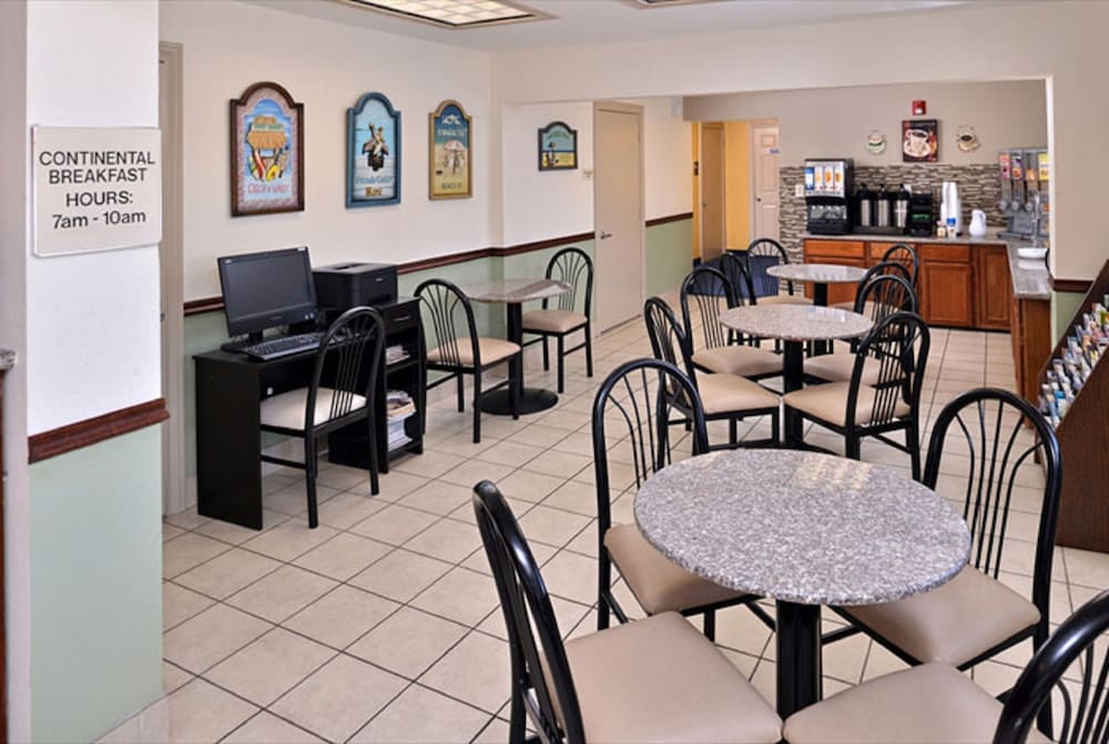 Motel6 Galveston, TX - Beach/Seawall 38/48