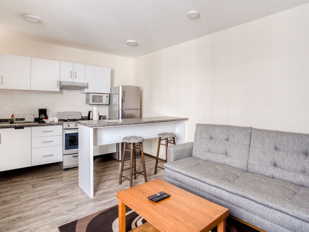 Om 686 Urban Lofts 44/50