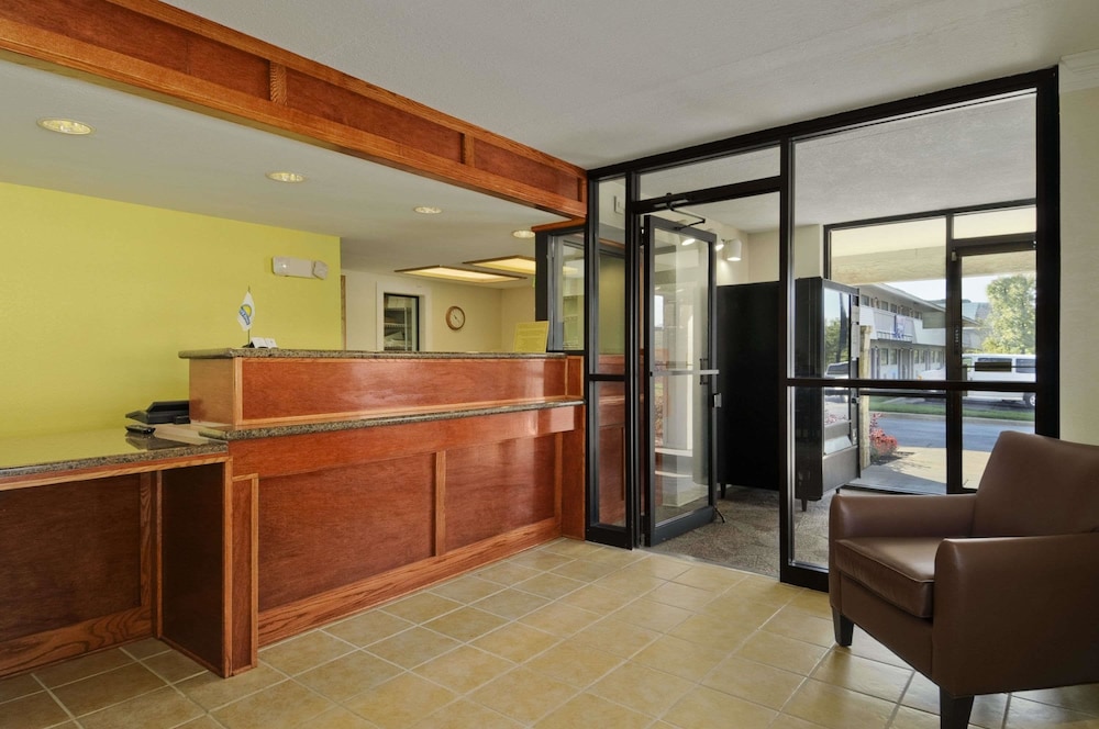 Days Inn by Wyndham Overland Park/Metcalf/Convention Center 4/14