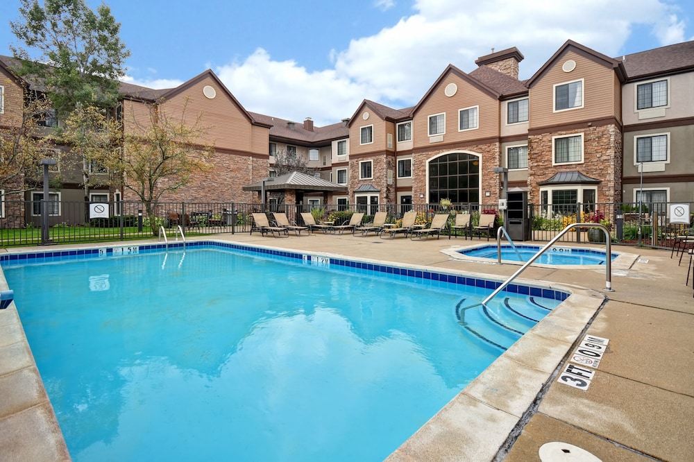 Staybridge Suites Grand Rapids-Kentwood 2/58