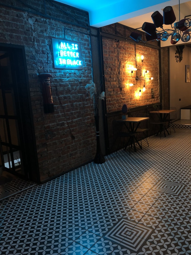 Black Suite 48/83