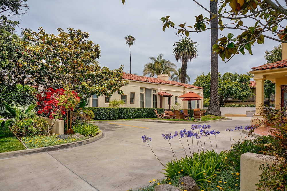 Harbor House Inn 6/50