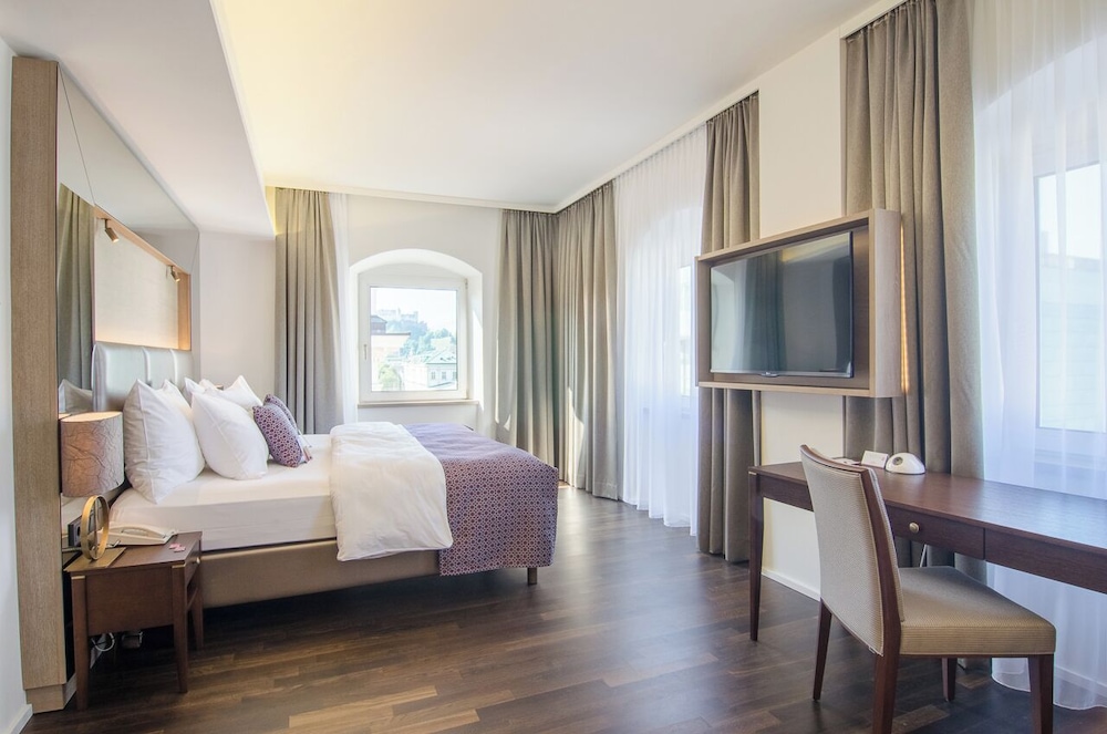 Tower, Suite, 2 King Beds
