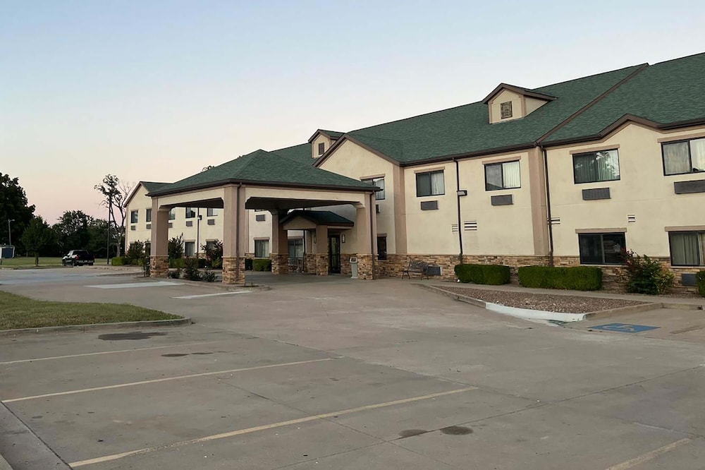 Days Inn by Wyndham Coffeyville 2/63