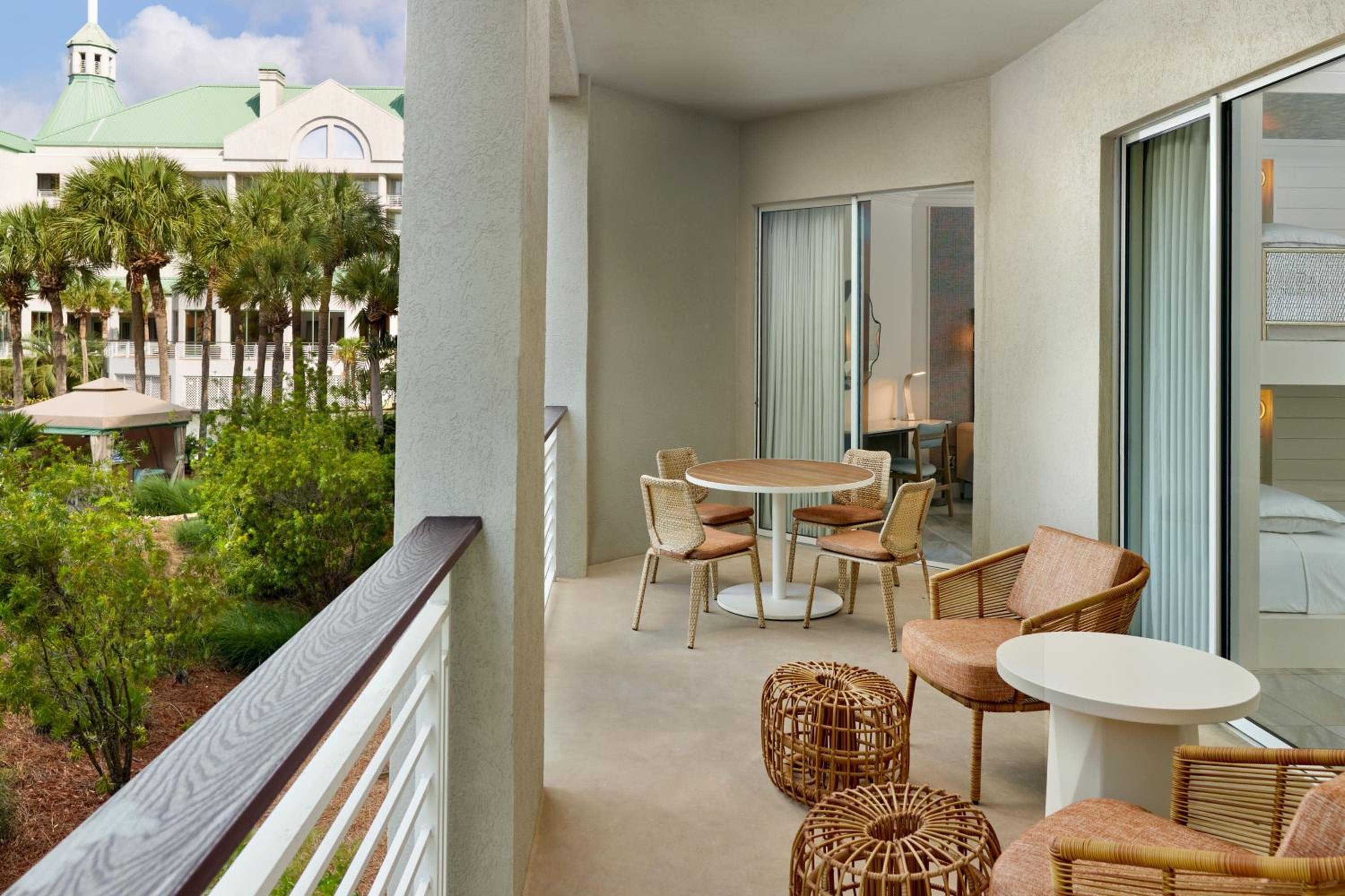 Junior Suite, King Bed, Resort View