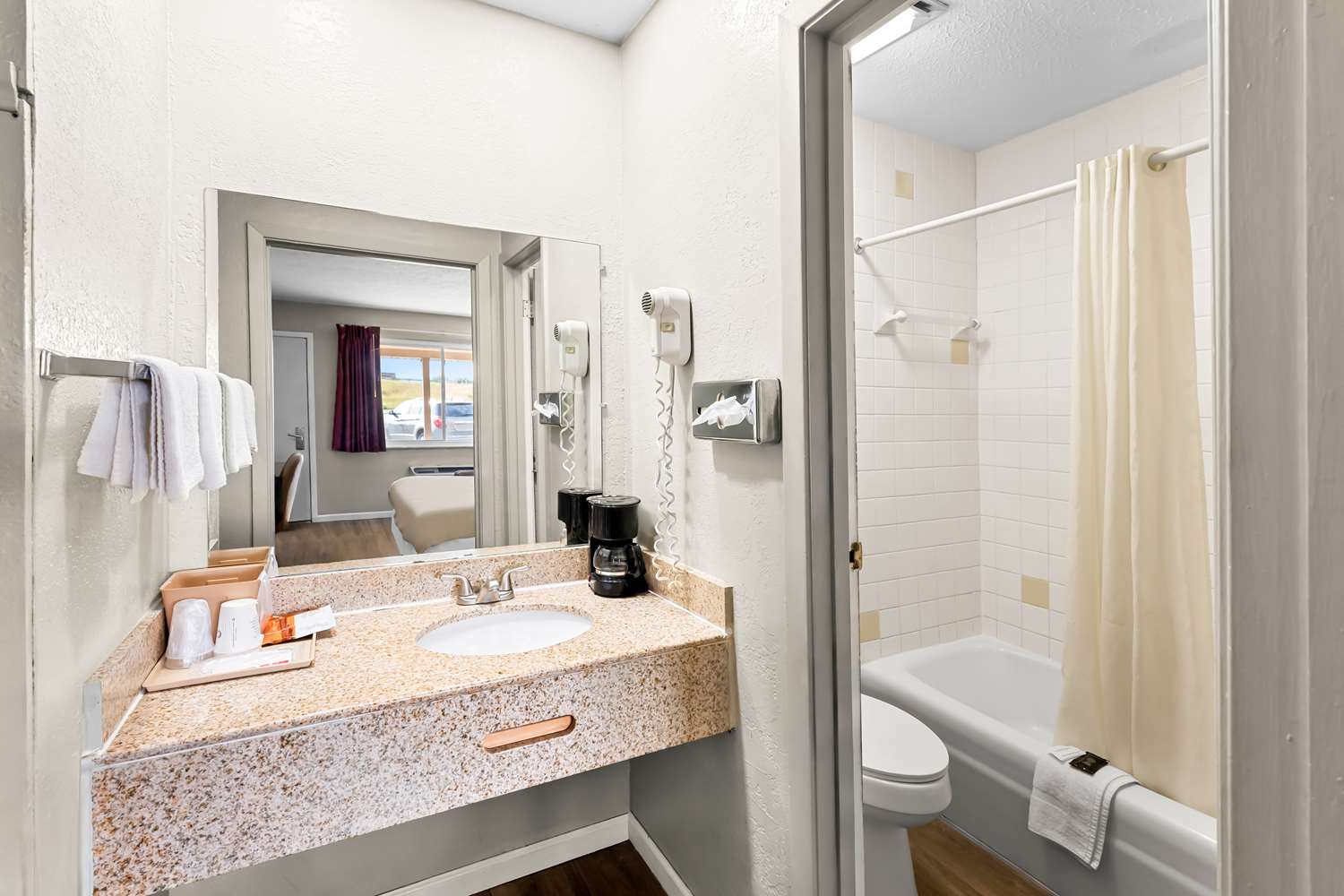 Americas Best Value Inn Marion OH 19/23