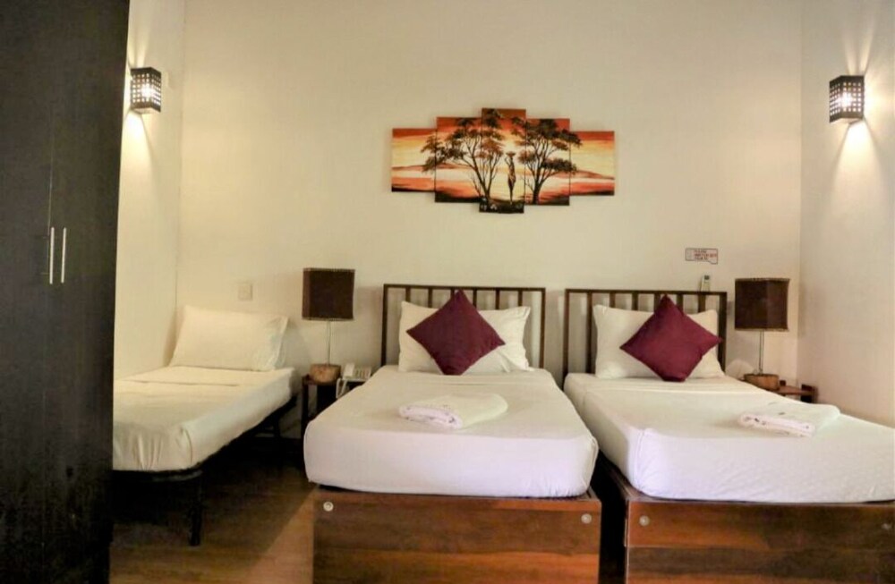 Pavana Hotel 10/63