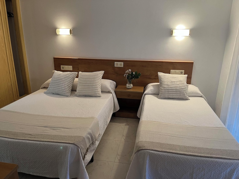 Room, Triple