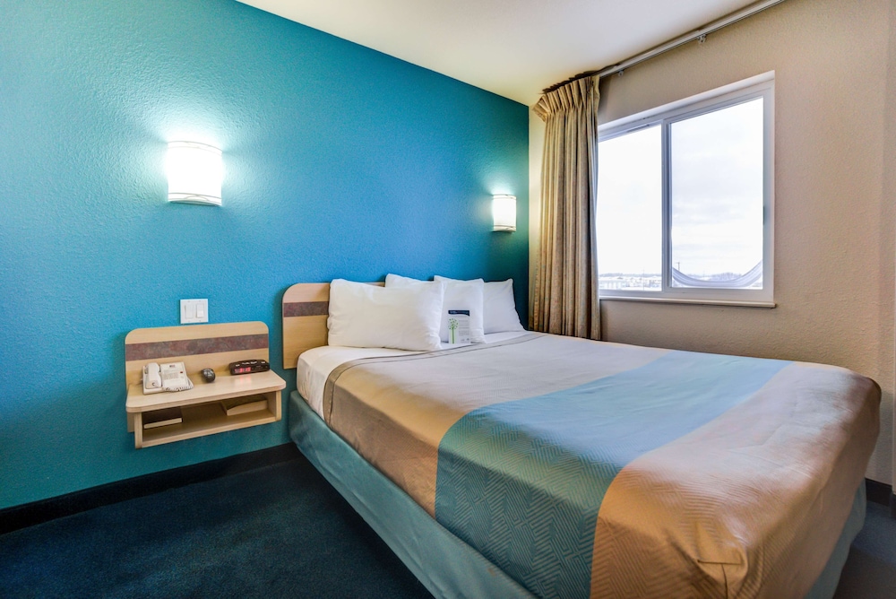 Days Inn by Wyndham Stony Plain 13/44