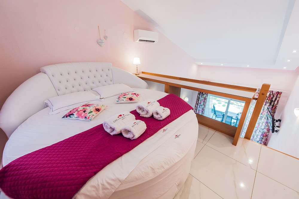 LUXURY, SUITE, TWO STORY