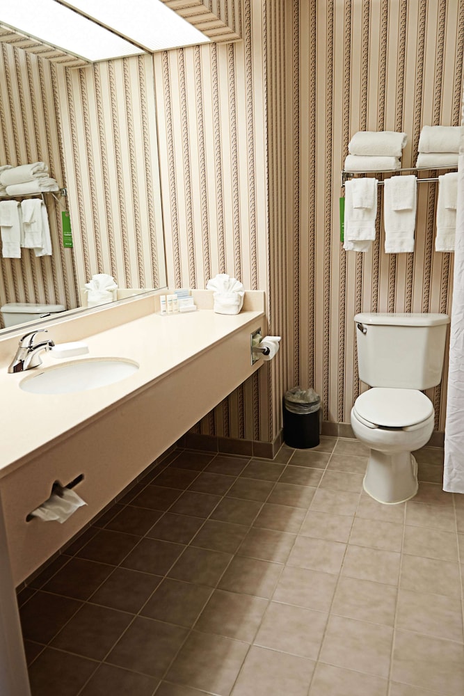 Hampton Inn Suites Scottsburg 44/82