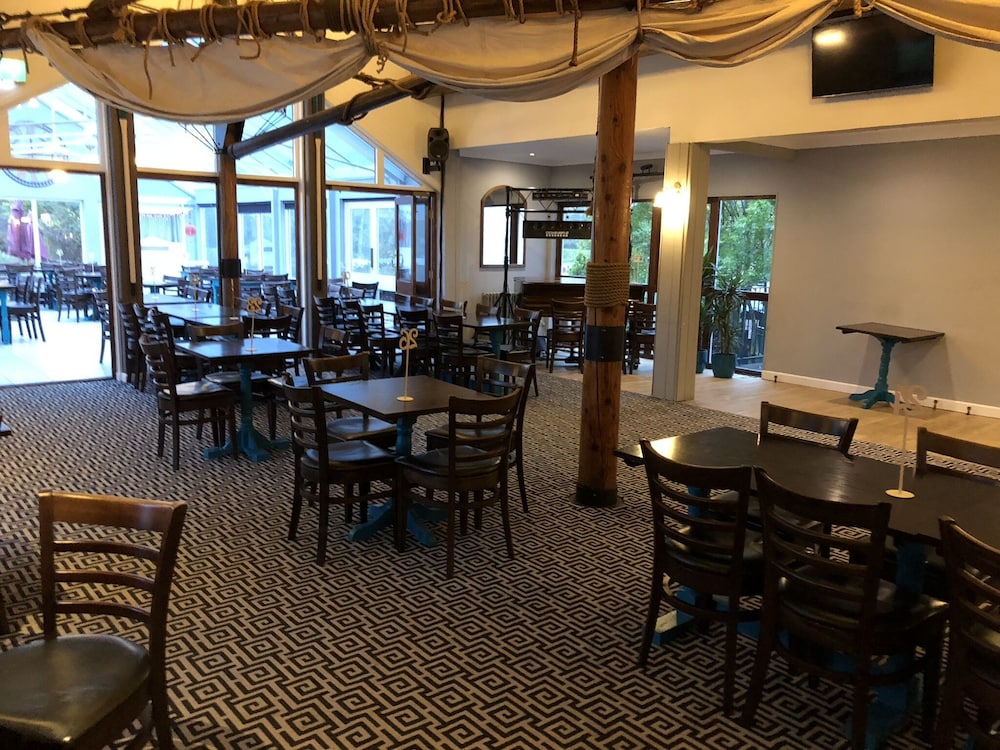 The Riverside Inn 28/49