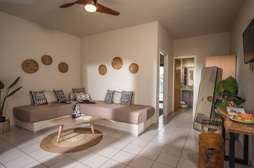 Cretan Seaside Boutique Hotel 12/50