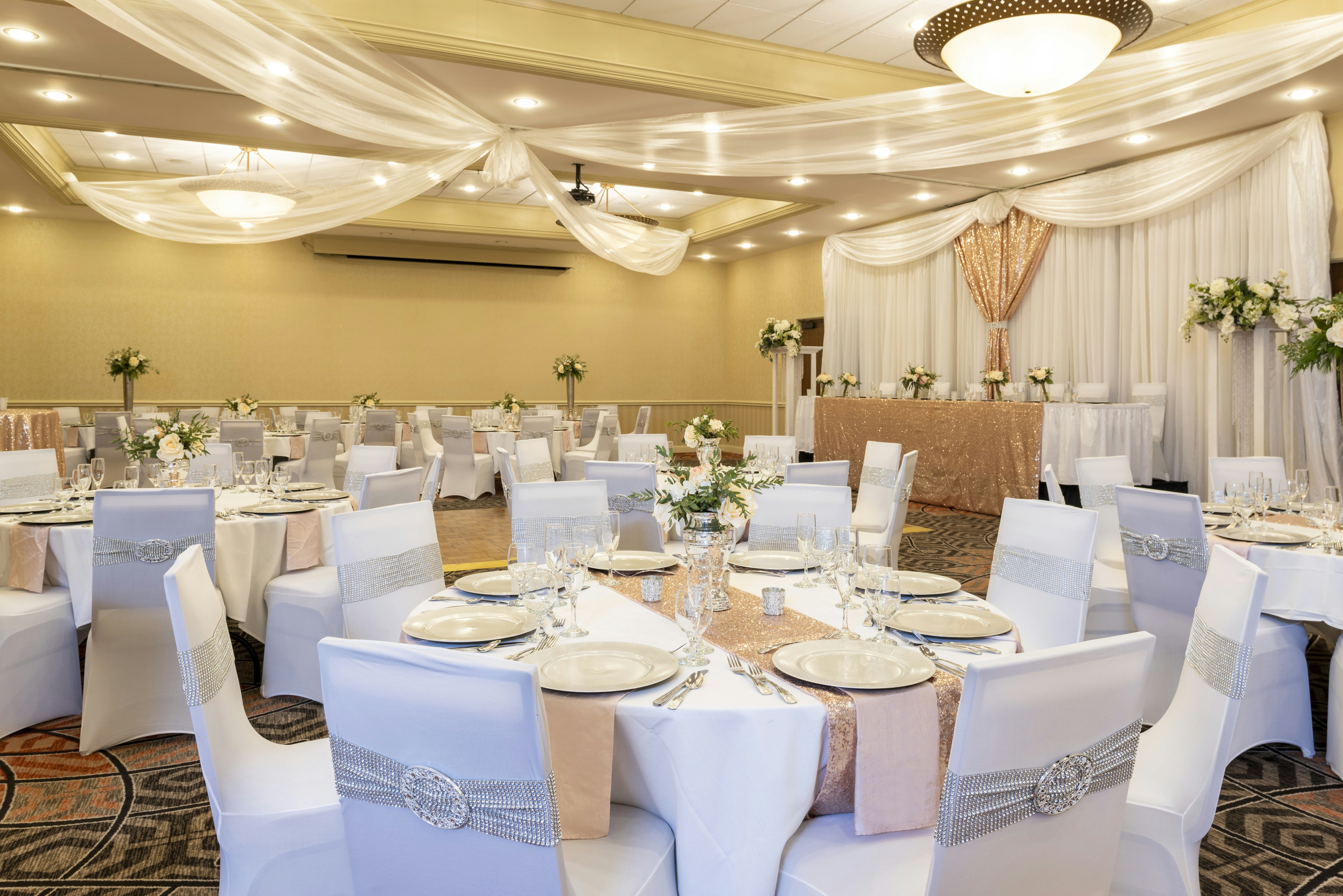 Doubletree By Hilton Hotel Grand Rapids Airport 50/53
