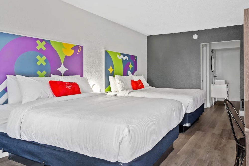 ROOM, 2 QUEEN BEDS, COURTYARD VIEW