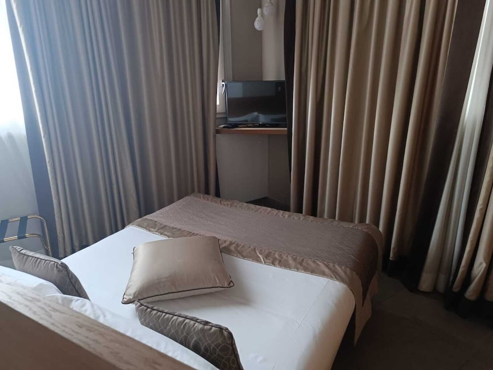 ROOM, DOUBLE BED, LAKE VIEW, ATTIC