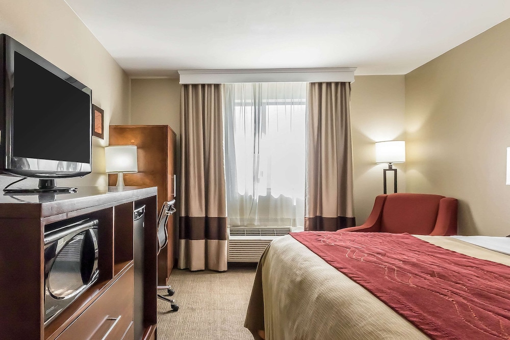 ROOM, KING BED