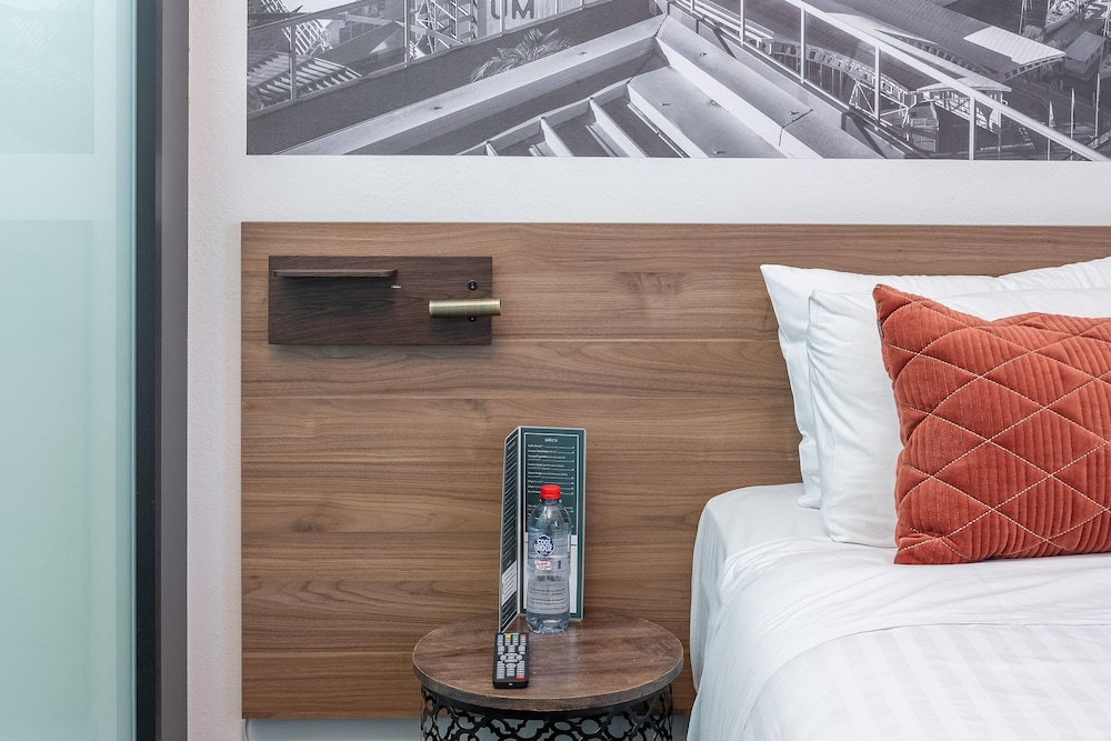 Criterion Hotel Sydney 43/64