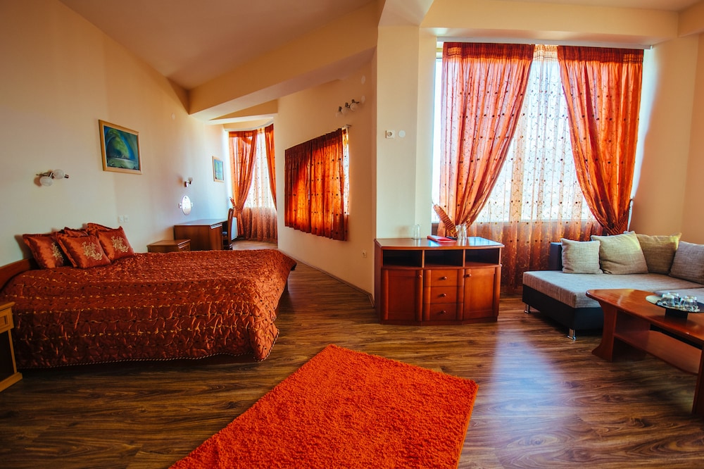 Kristal Palace Hotel 49/71
