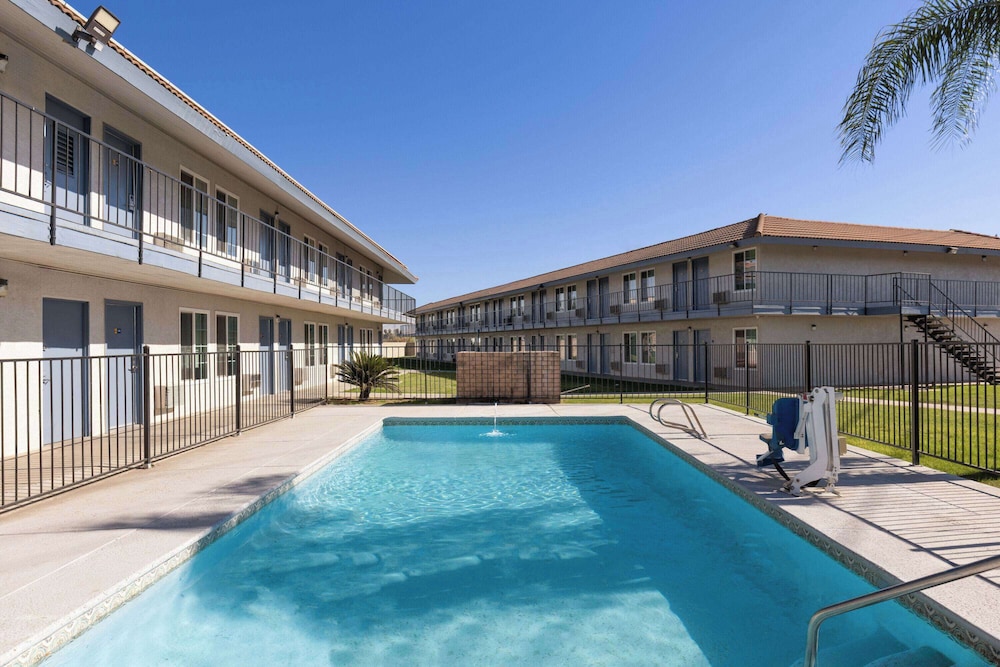 Days Inn By Wyndham Bakersfield Ca 45/55