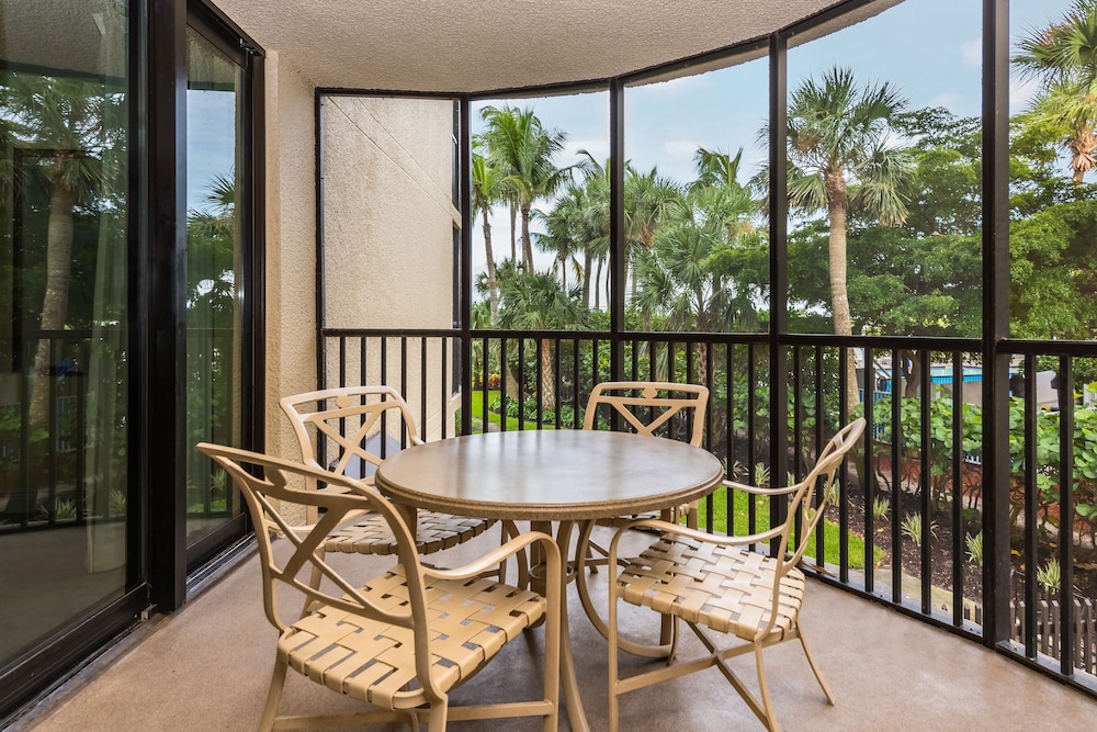 Pointe Estero Resort 30/50